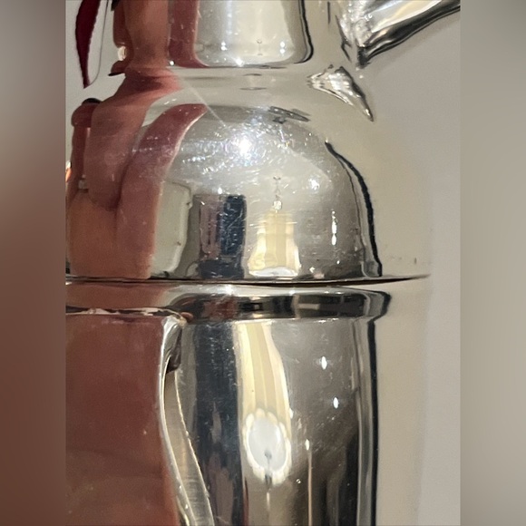 RESTORATION Hardware Stainless Steel Penguin Cocktail Shaker 4" Ornament - Picture 7 of 11